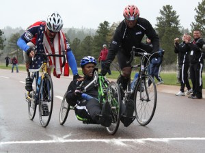 Despite the competition, sailor and soldier refused to leave a fellow female soldier behind, crossing the finish line together at the 2010 Warrior Games. (Photo courtesy of Flickr.com/theUSO)