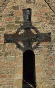 iona abbeycrossshadow_0417